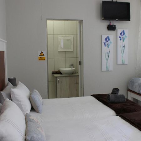 Отель Tranquility Self Catering Людериц Экстерьер фото