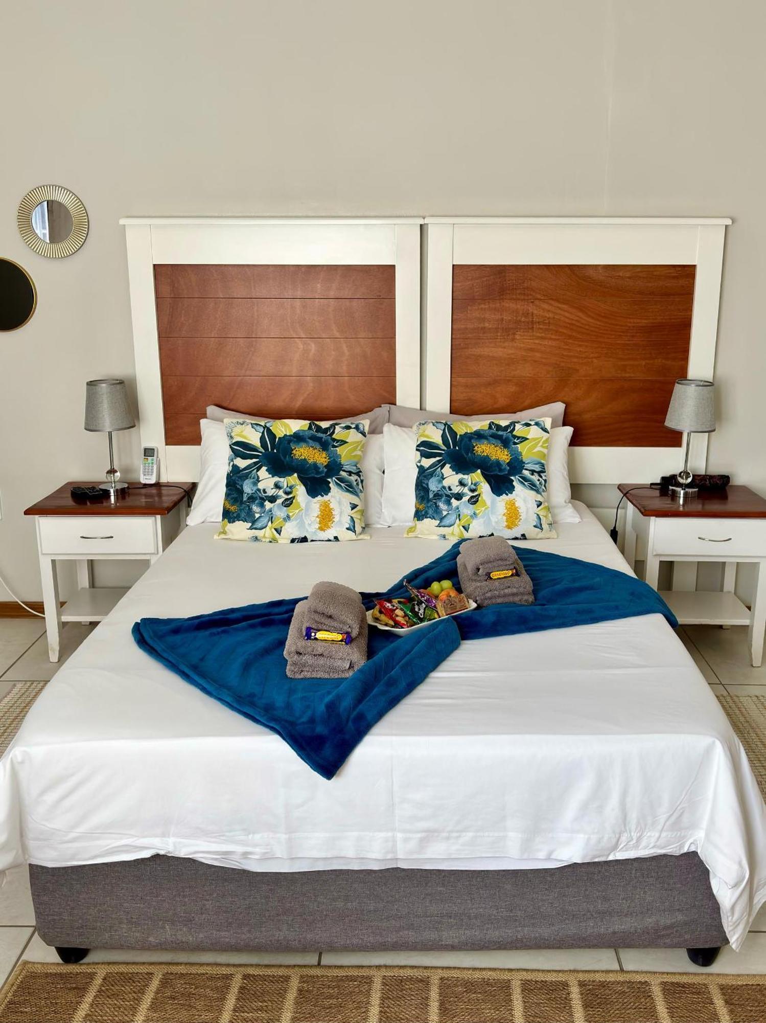 Отель Tranquility Self Catering Людериц Экстерьер фото