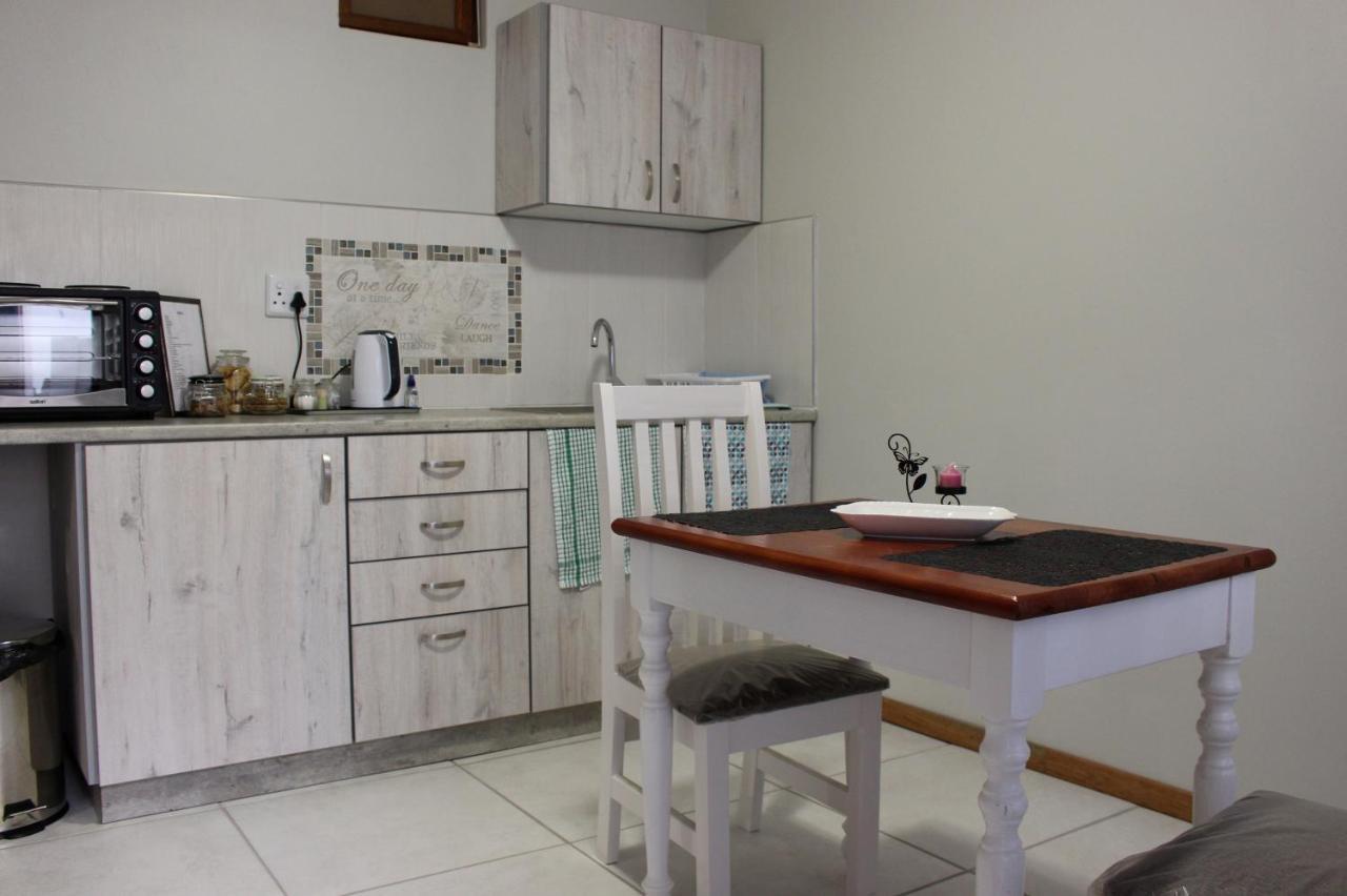 Отель Tranquility Self Catering Людериц Экстерьер фото