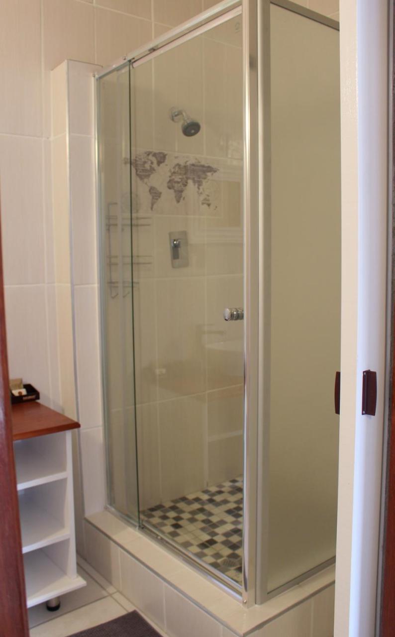Отель Tranquility Self Catering Людериц Экстерьер фото