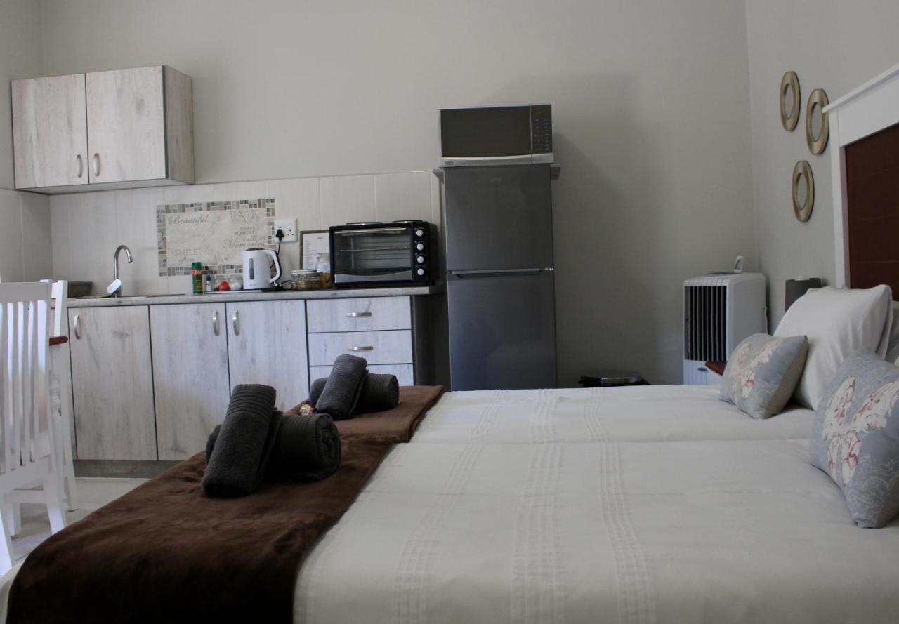Отель Tranquility Self Catering Людериц Экстерьер фото